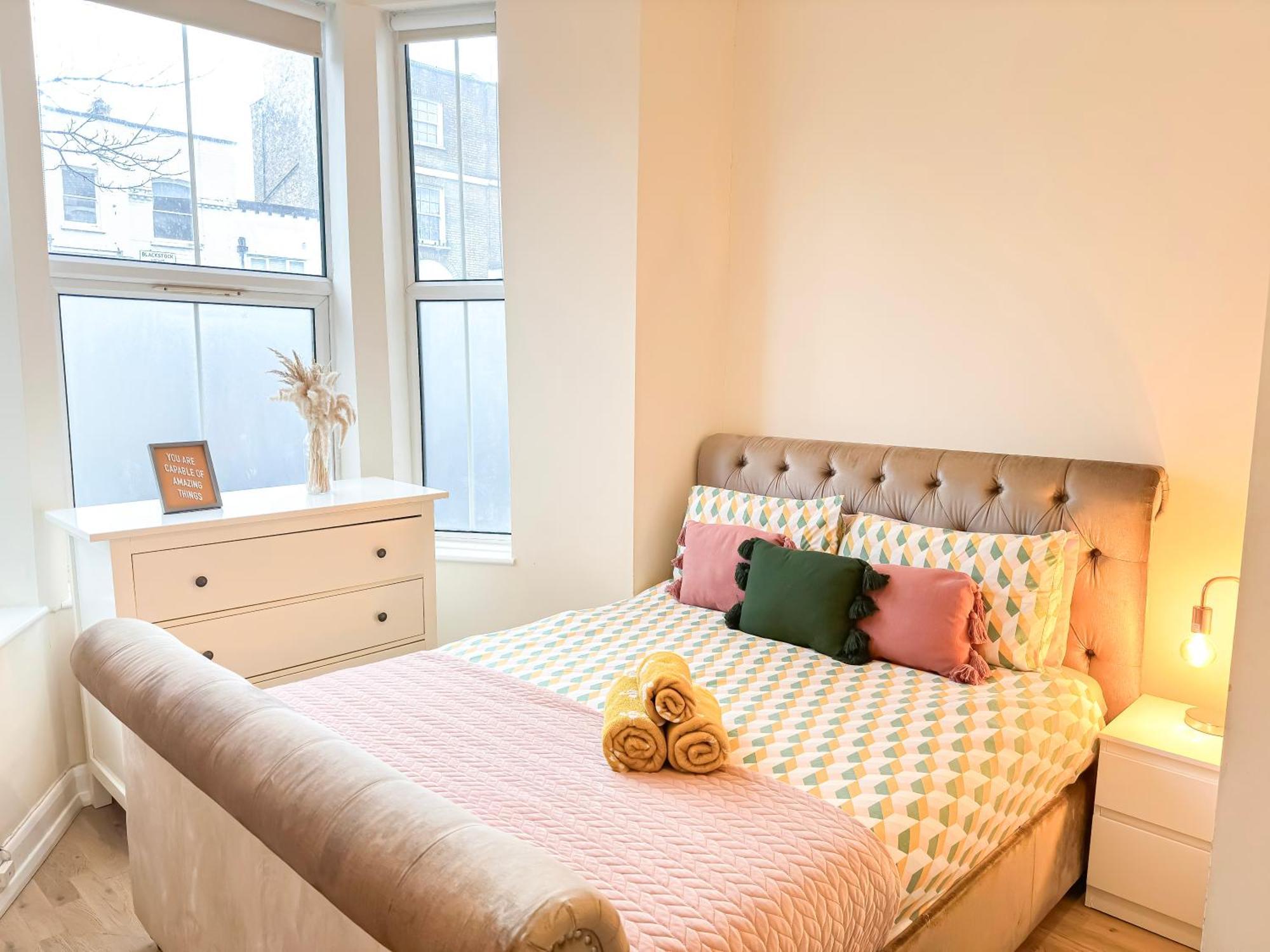 1-Bedroom Flat With Small Garden & Paid Parking In Finsbury Park, Highbury لندن المظهر الخارجي الصورة