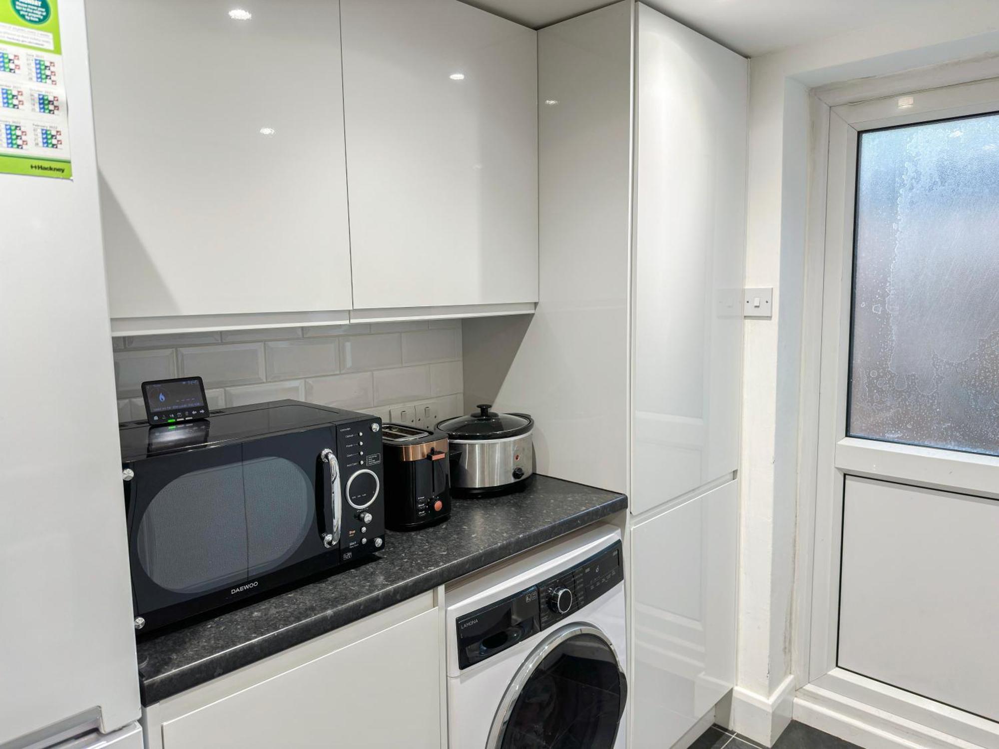 1-Bedroom Flat With Small Garden & Paid Parking In Finsbury Park, Highbury لندن المظهر الخارجي الصورة
