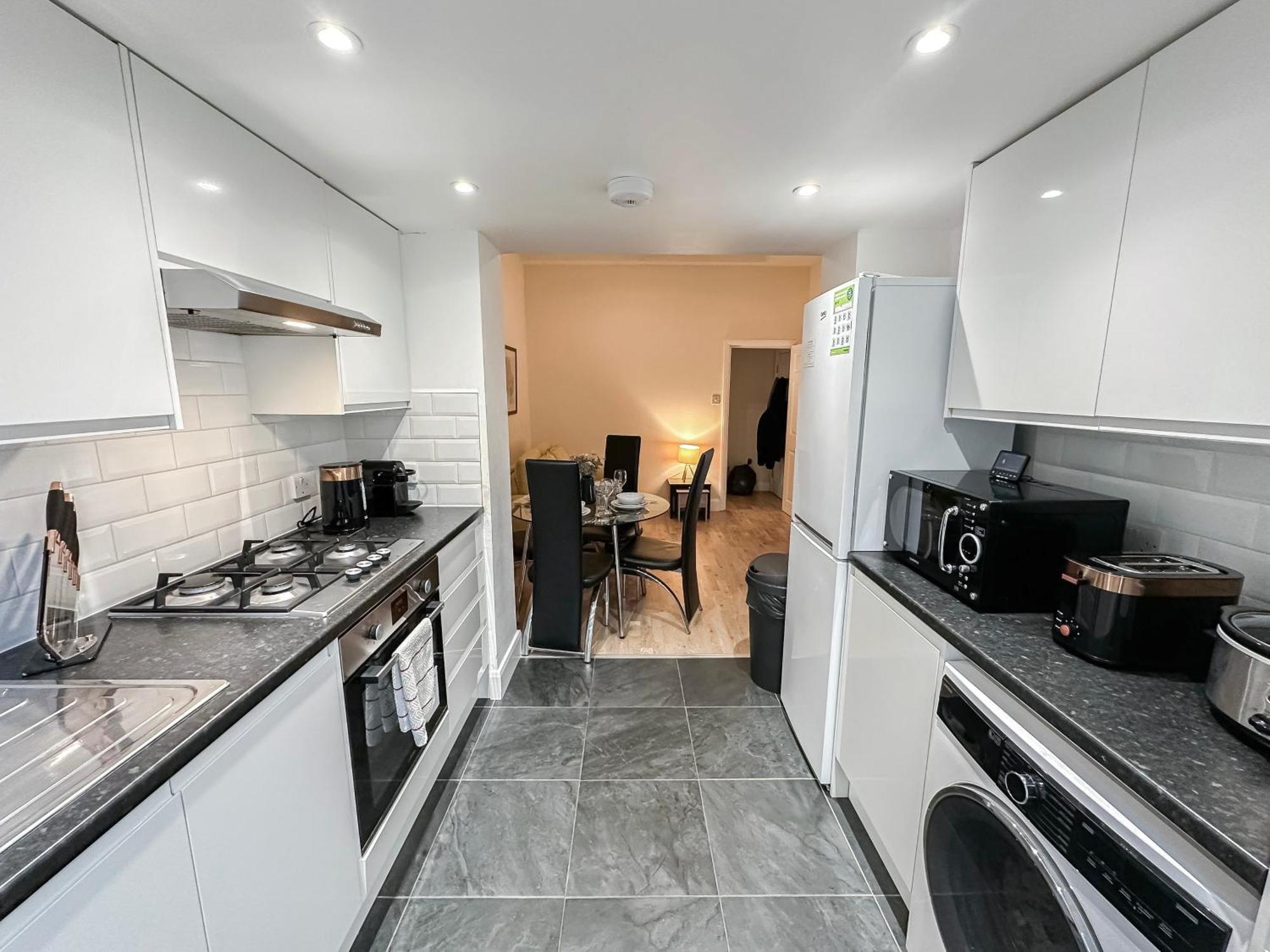 1-Bedroom Flat With Small Garden & Paid Parking In Finsbury Park, Highbury لندن المظهر الخارجي الصورة