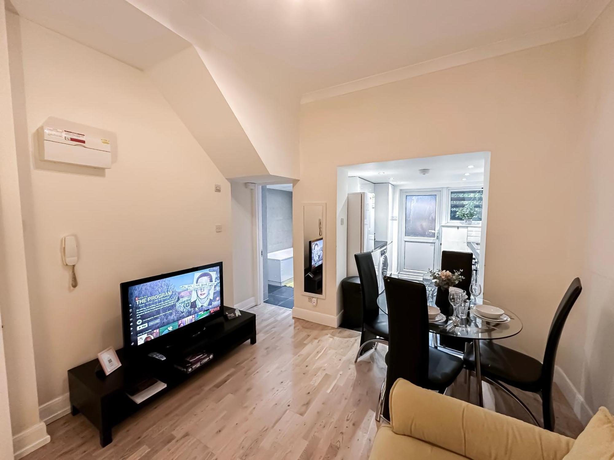 1-Bedroom Flat With Small Garden & Paid Parking In Finsbury Park, Highbury لندن المظهر الخارجي الصورة