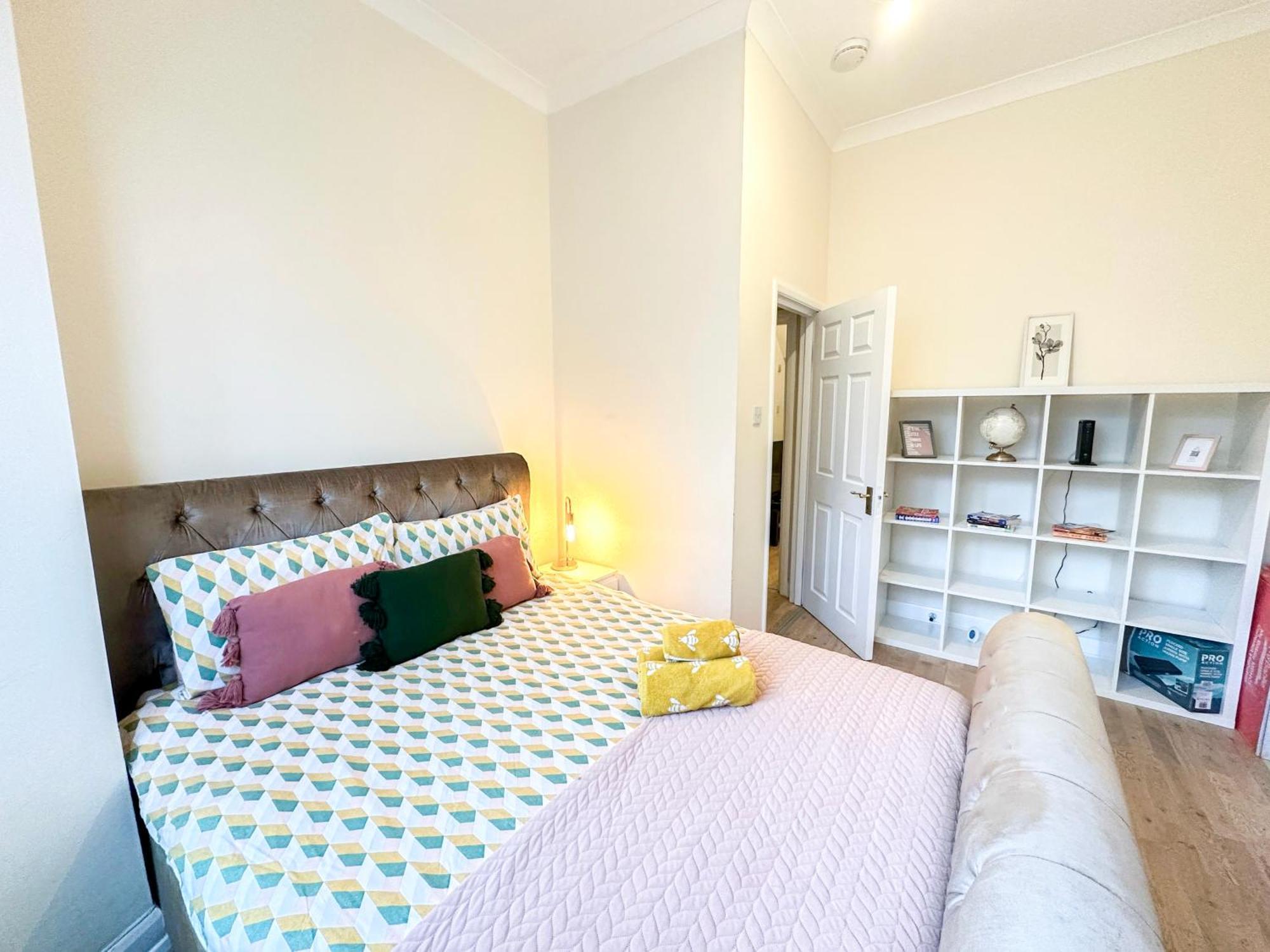 1-Bedroom Flat With Small Garden & Paid Parking In Finsbury Park, Highbury لندن المظهر الخارجي الصورة