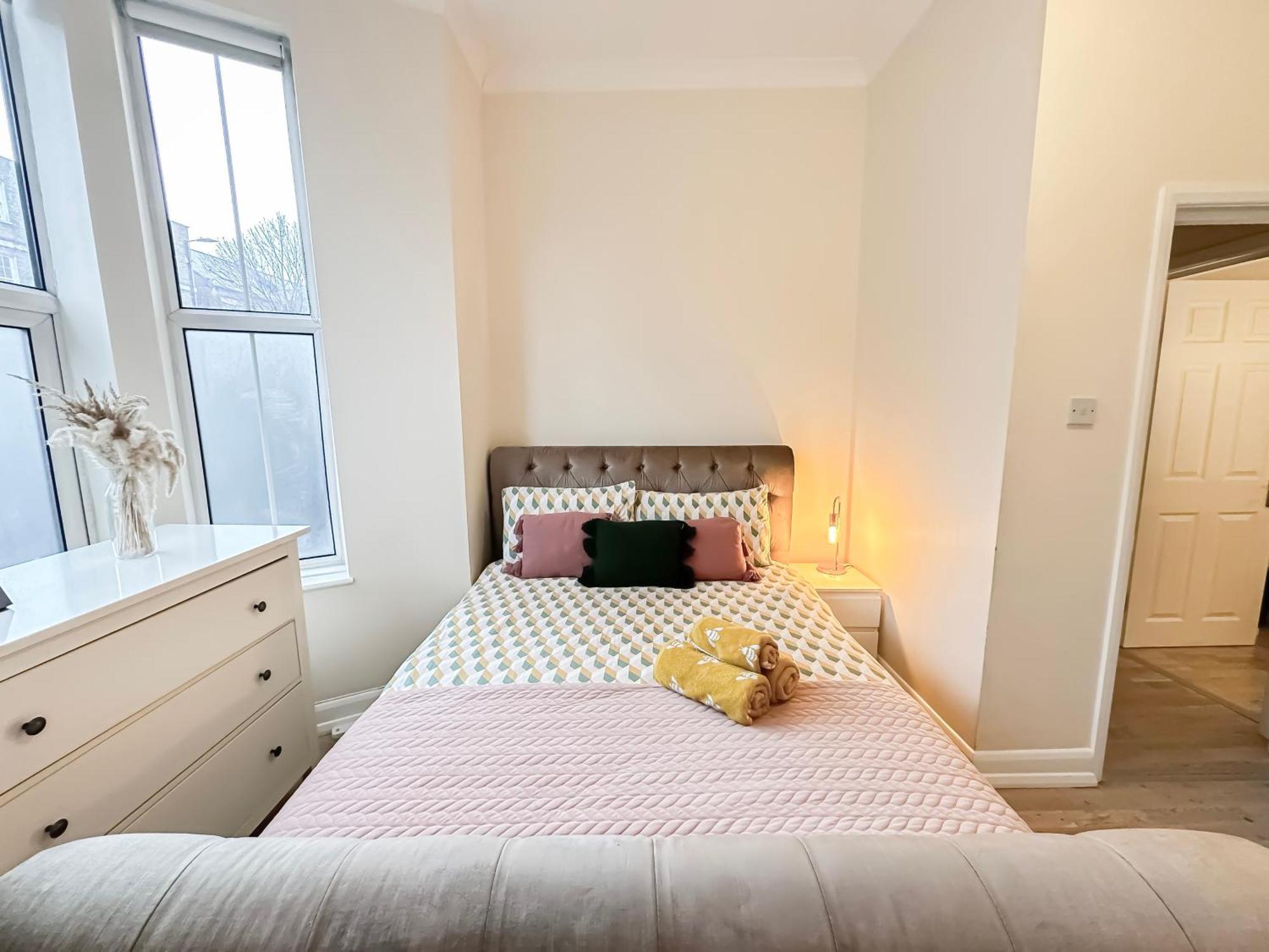 1-Bedroom Flat With Small Garden & Paid Parking In Finsbury Park, Highbury لندن المظهر الخارجي الصورة