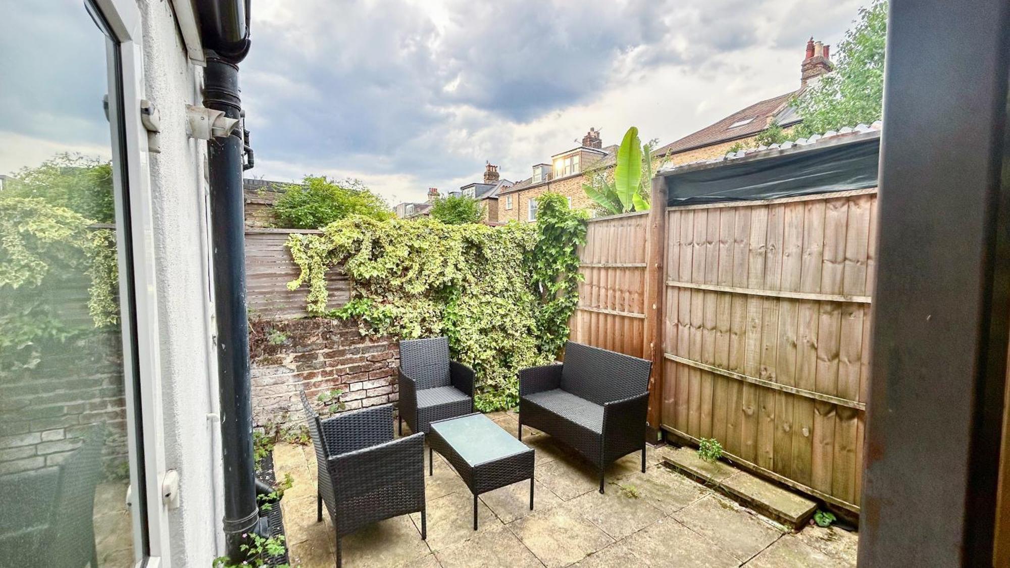 1-Bedroom Flat With Small Garden & Paid Parking In Finsbury Park, Highbury لندن المظهر الخارجي الصورة