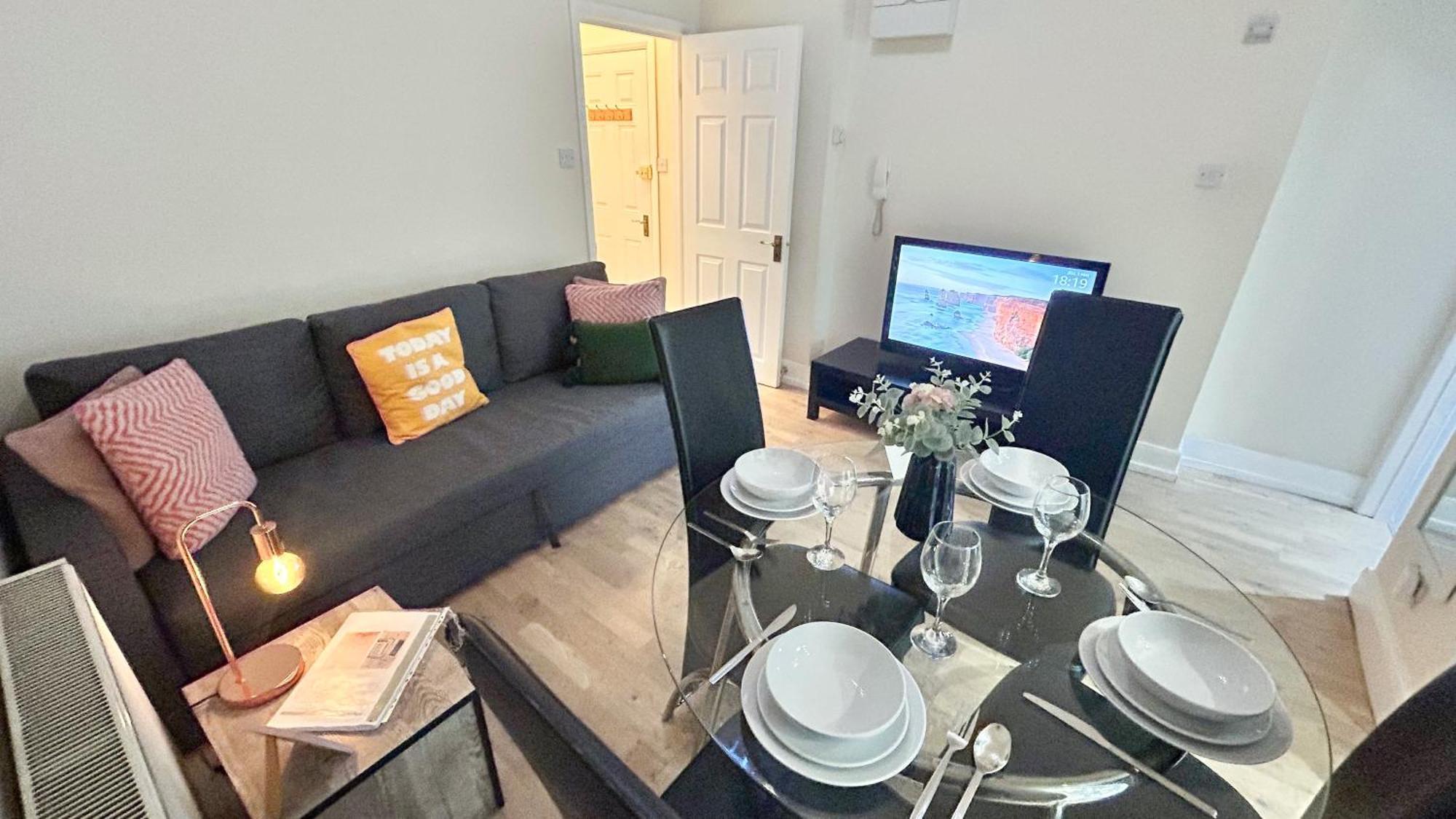 1-Bedroom Flat With Small Garden & Paid Parking In Finsbury Park, Highbury لندن المظهر الخارجي الصورة