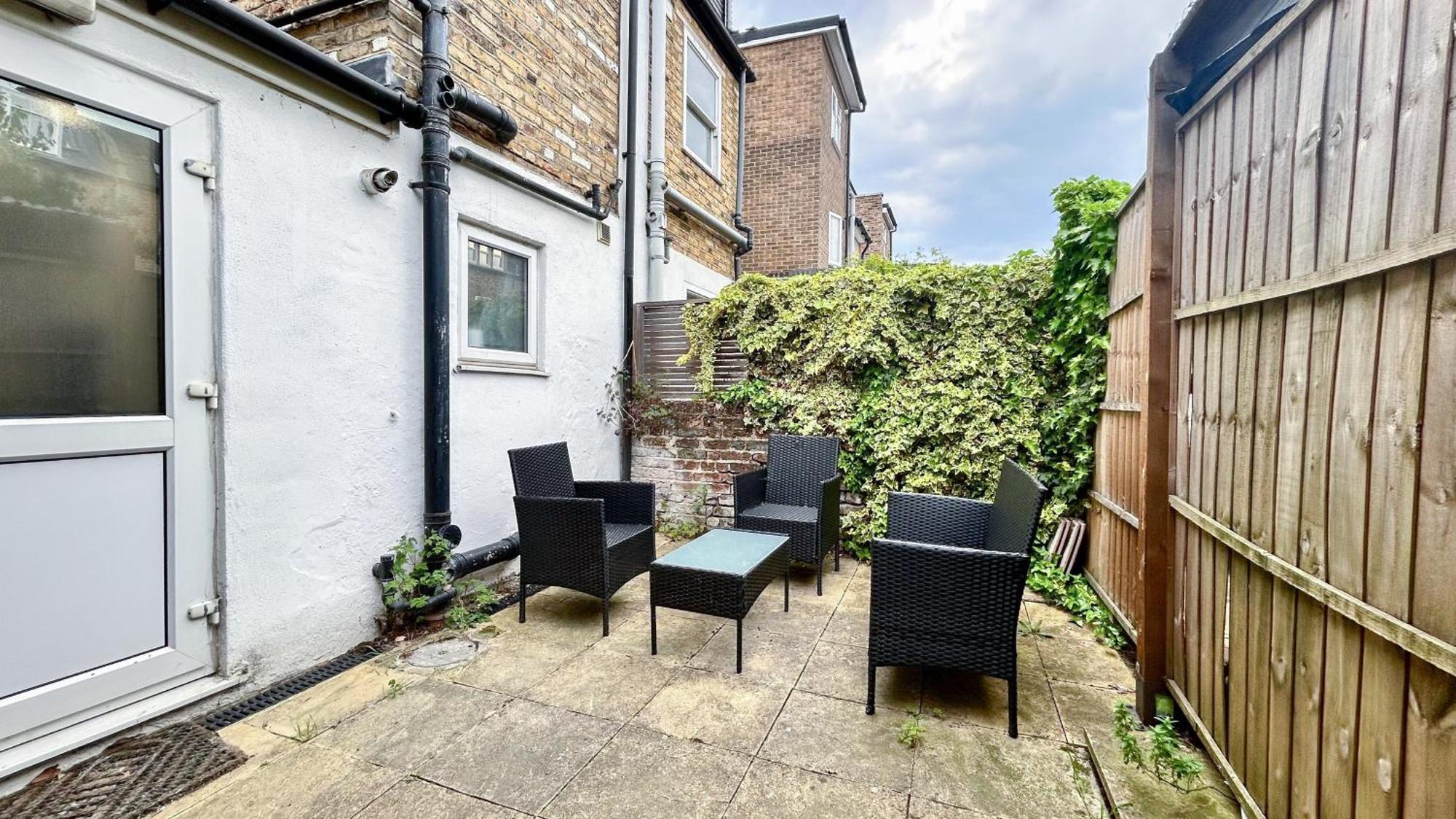 1-Bedroom Flat With Small Garden & Paid Parking In Finsbury Park, Highbury لندن المظهر الخارجي الصورة