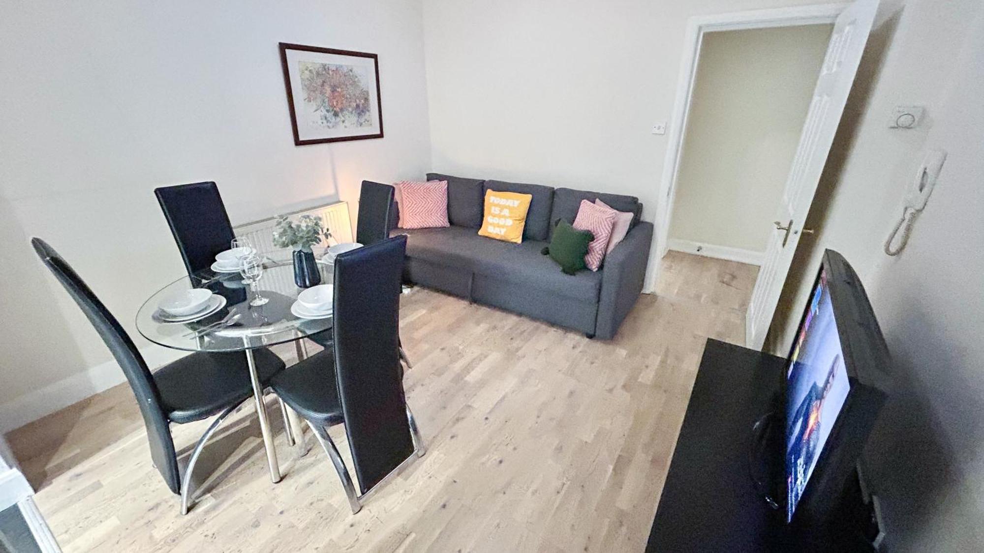 1-Bedroom Flat With Small Garden & Paid Parking In Finsbury Park, Highbury لندن المظهر الخارجي الصورة