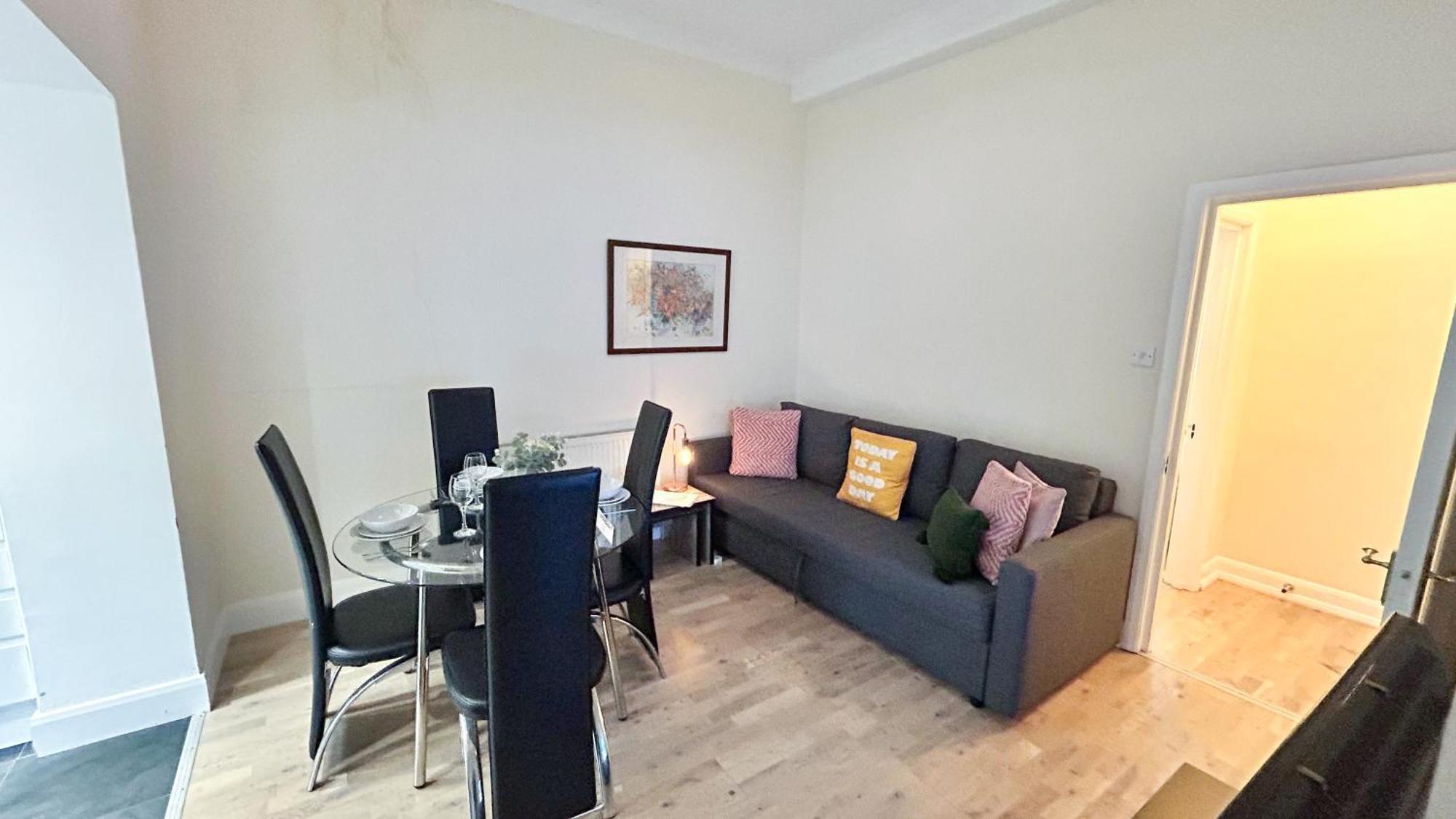 1-Bedroom Flat With Small Garden & Paid Parking In Finsbury Park, Highbury لندن المظهر الخارجي الصورة