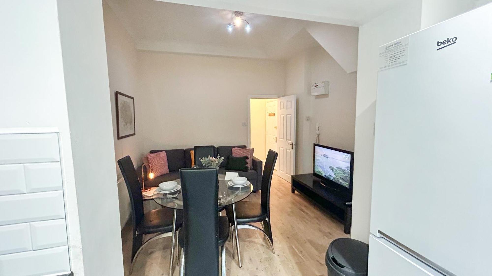 1-Bedroom Flat With Small Garden & Paid Parking In Finsbury Park, Highbury لندن المظهر الخارجي الصورة
