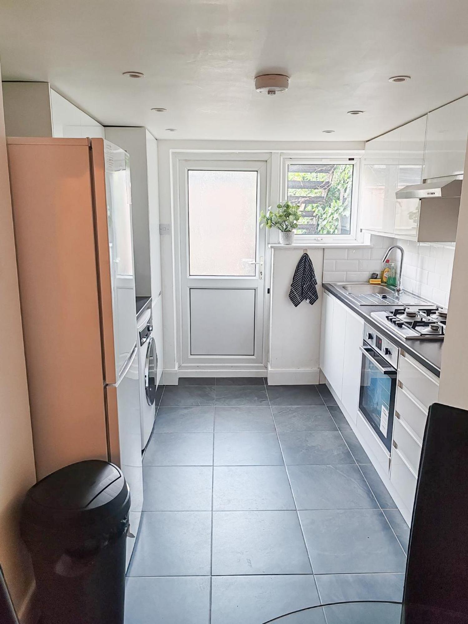 1-Bedroom Flat With Small Garden & Paid Parking In Finsbury Park, Highbury لندن المظهر الخارجي الصورة