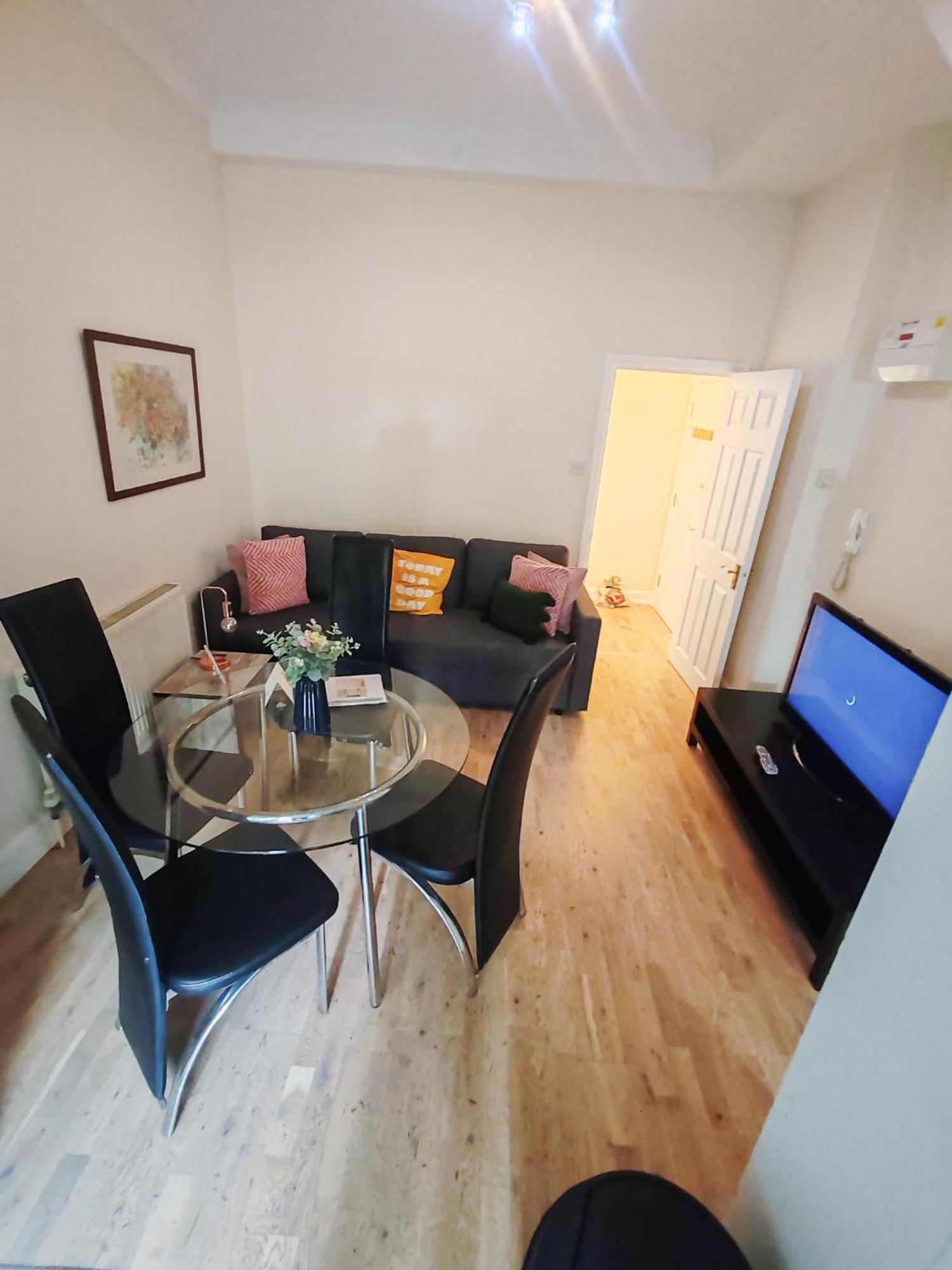 1-Bedroom Flat With Small Garden & Paid Parking In Finsbury Park, Highbury لندن المظهر الخارجي الصورة