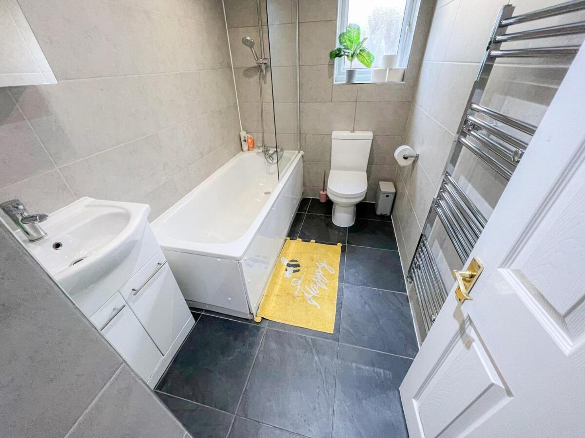 1-Bedroom Flat With Small Garden & Paid Parking In Finsbury Park, Highbury لندن المظهر الخارجي الصورة