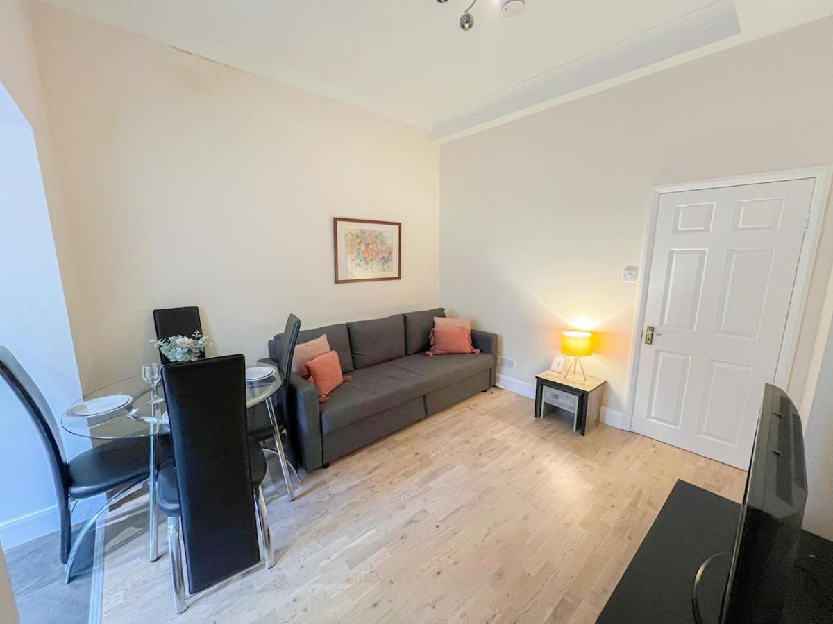 1-Bedroom Flat With Small Garden & Paid Parking In Finsbury Park, Highbury لندن المظهر الخارجي الصورة