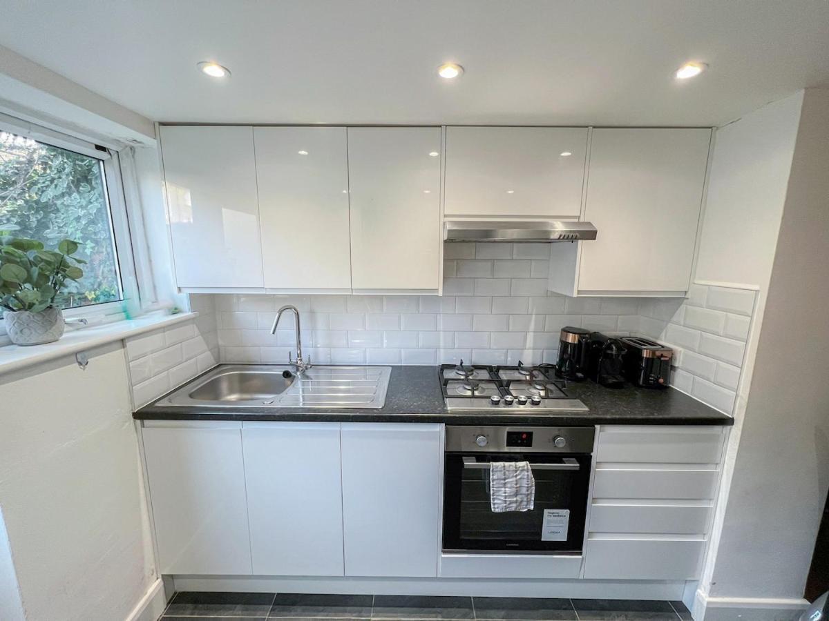 1-Bedroom Flat With Small Garden & Paid Parking In Finsbury Park, Highbury لندن المظهر الخارجي الصورة