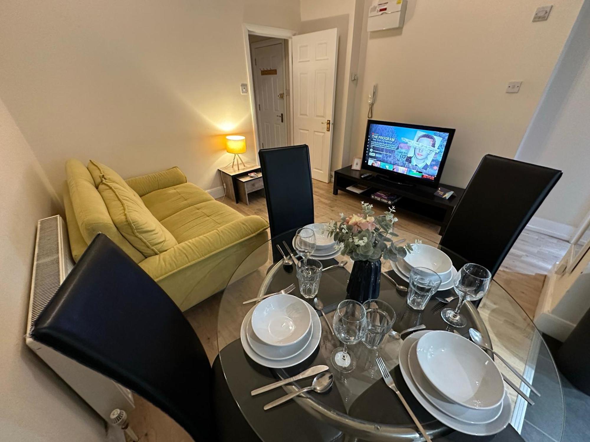 1-Bedroom Flat With Small Garden & Paid Parking In Finsbury Park, Highbury لندن المظهر الخارجي الصورة