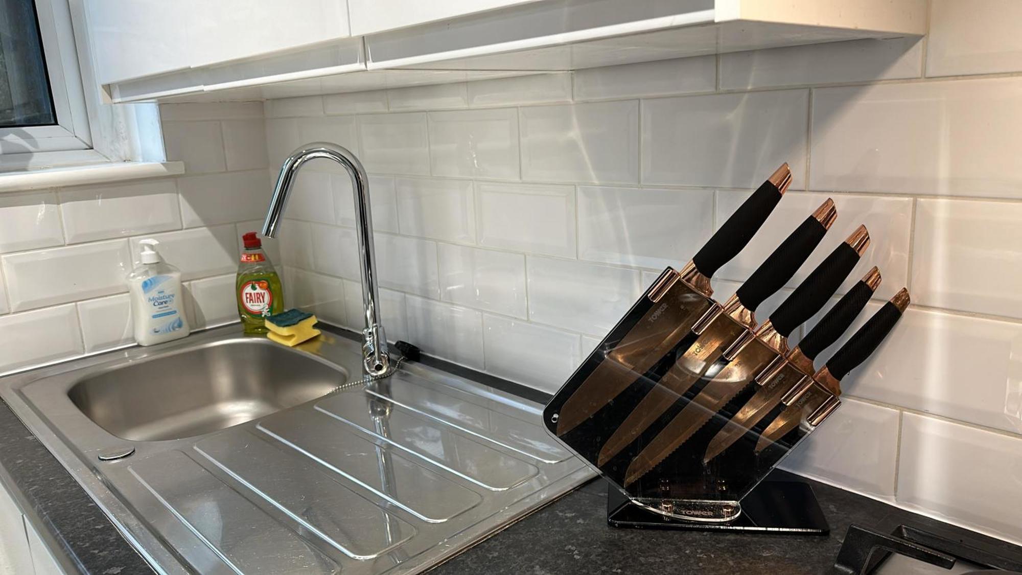 1-Bedroom Flat With Small Garden & Paid Parking In Finsbury Park, Highbury لندن المظهر الخارجي الصورة